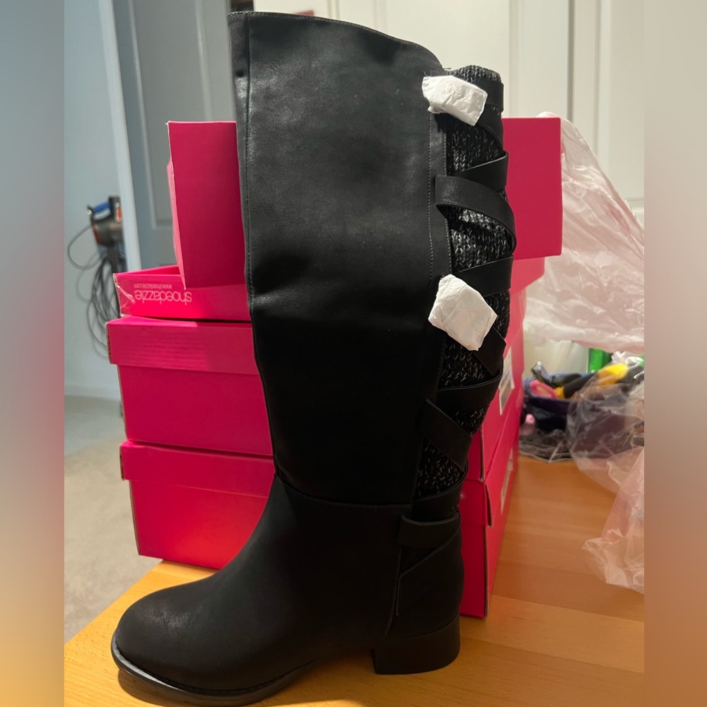Shoedazzle Flat boots, Kaili Black Size 6.5
